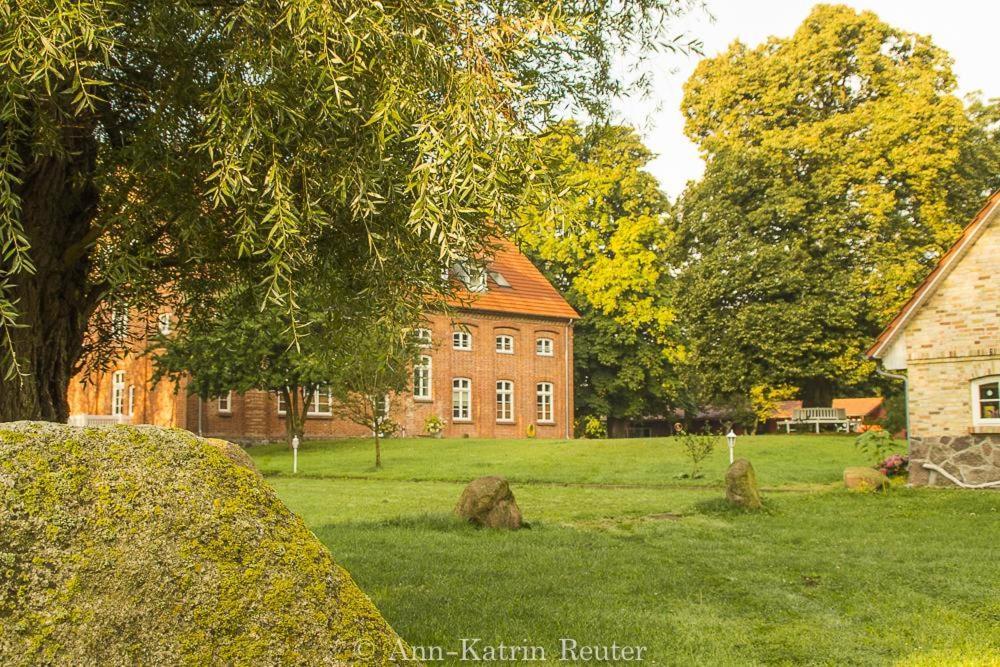 Gutshof Dubnitz - Ferienwohnung 1 "Carlo" Sassnitz Exteriér fotografie